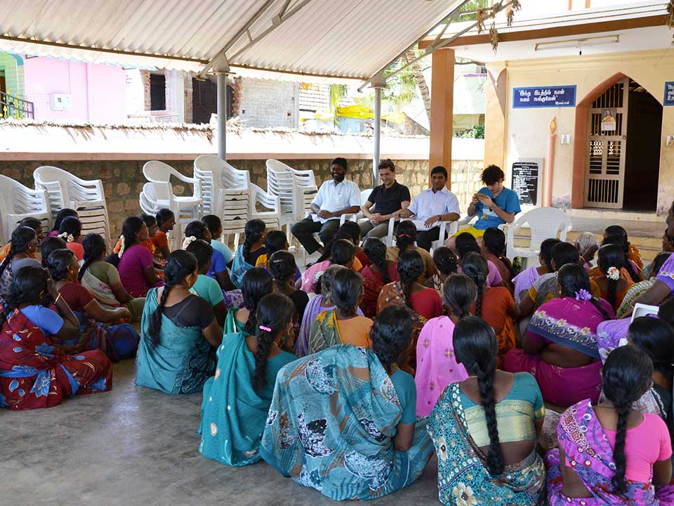 Promozione delle donne di Sayalkudi attraverso la formazione tecnica, l’educazione socio-sanitaria e l’avvio di attivitá generatrici di reddito in forma cooperativa